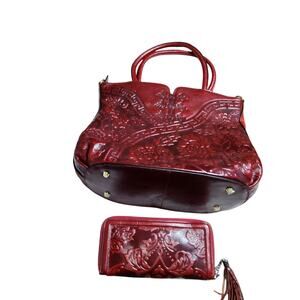 PIJUSHI NWT EMBOSSED LEATHER FLOWERS RED WITH MATCHING WALLET SET